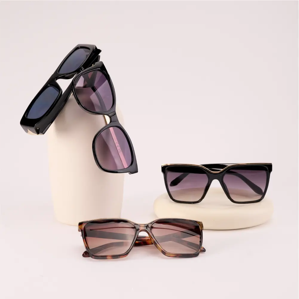 Mad Shade Bold Tortoise Square Frame with Gold Temple Accent UV400 Lens – Oversized Retro 90s Inspired Shades #55 - Image 6