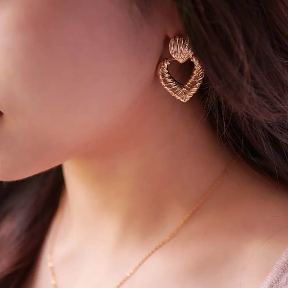 Arria Croissant Heart Earrings in Gold Tone – 26×37mm - Image 2