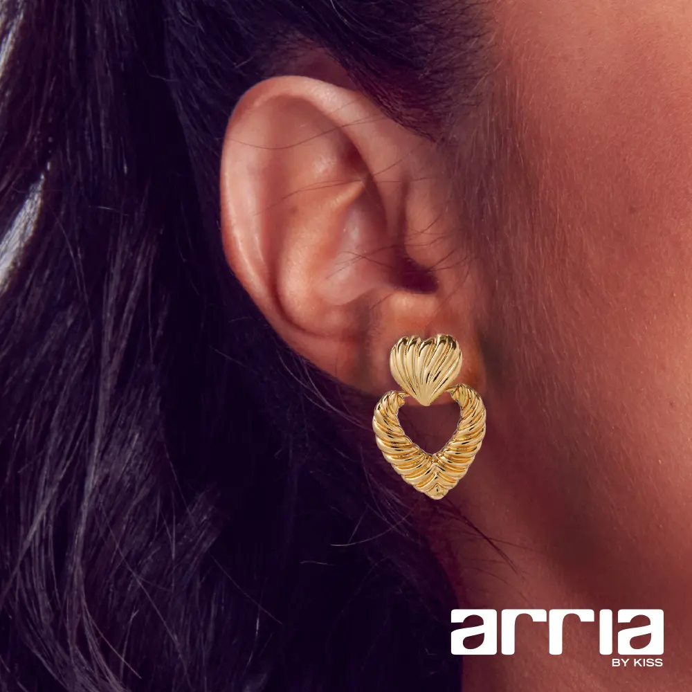 Arria Croissant Heart Earrings in Gold Tone – 26×37mm - Image 6