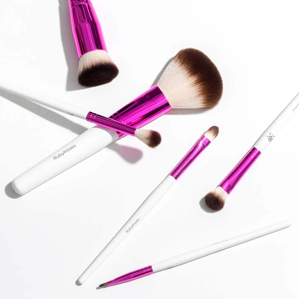 Ruby Kisses Eyeshadow Makeup Brush - Image 20