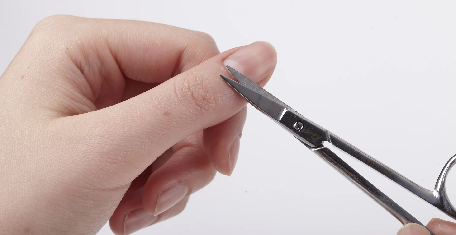 Kiss New York Premium Cuticle & Nail Scissors - Image 3