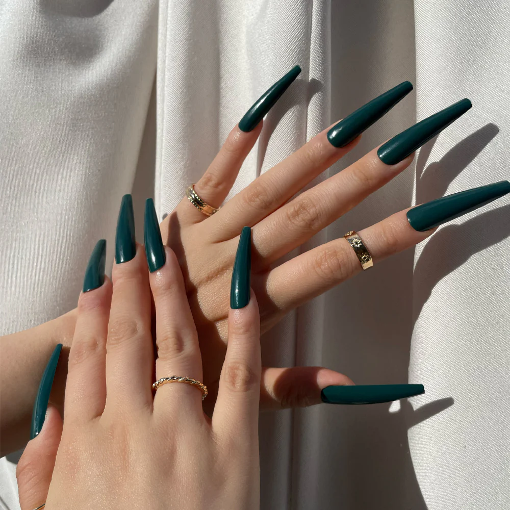 Gold Finger Sculpted Nails - Image 4