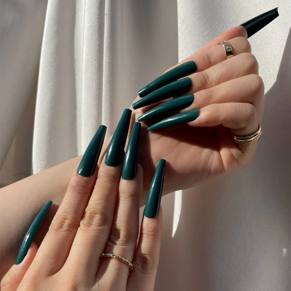 Gold Finger Sculpted Nails - Image 5
