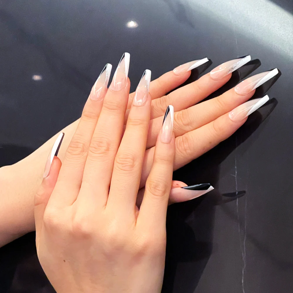 Gold Finger Trendy Nails - Image 3