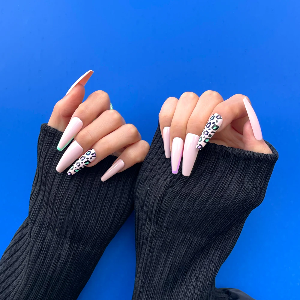 Gold Finger Trendy Nails - Image 3