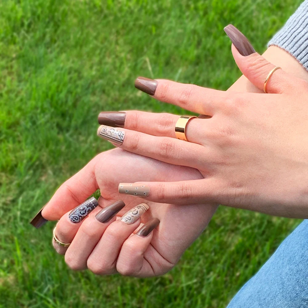 Gold Finger Trendy Nails - Image 2