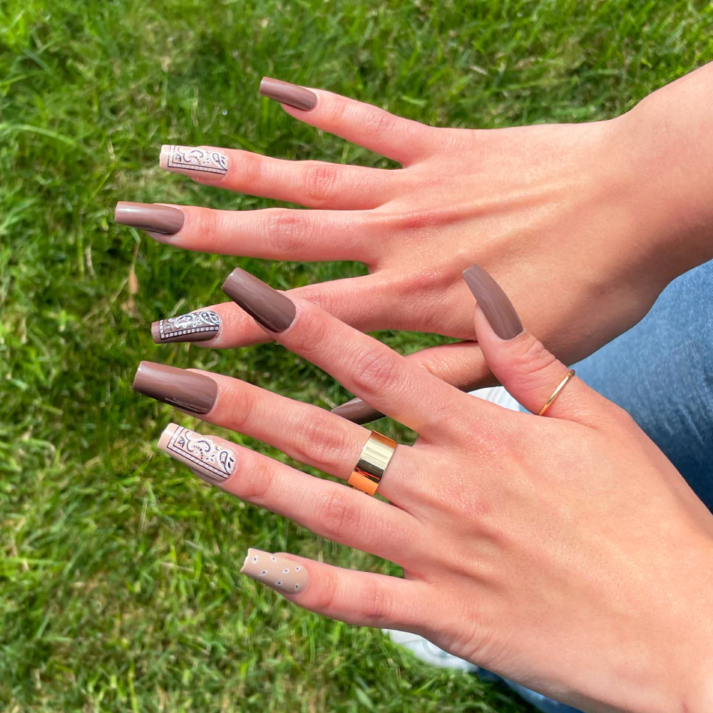 Gold Finger Trendy Nails - Image 3