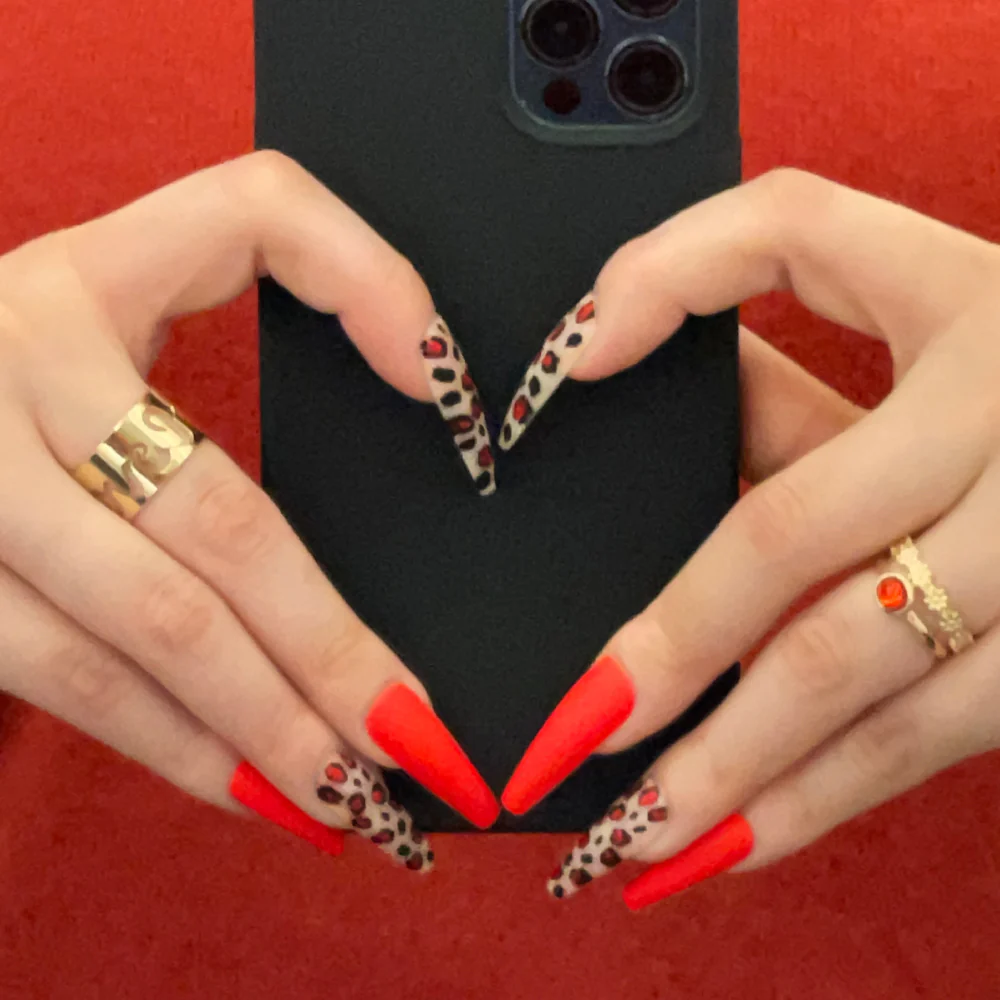 Gold Finger Trendy Nails - Image 3