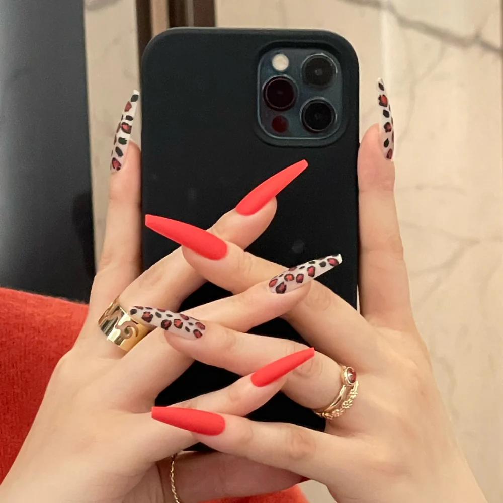 Gold Finger Trendy Nails - Image 8