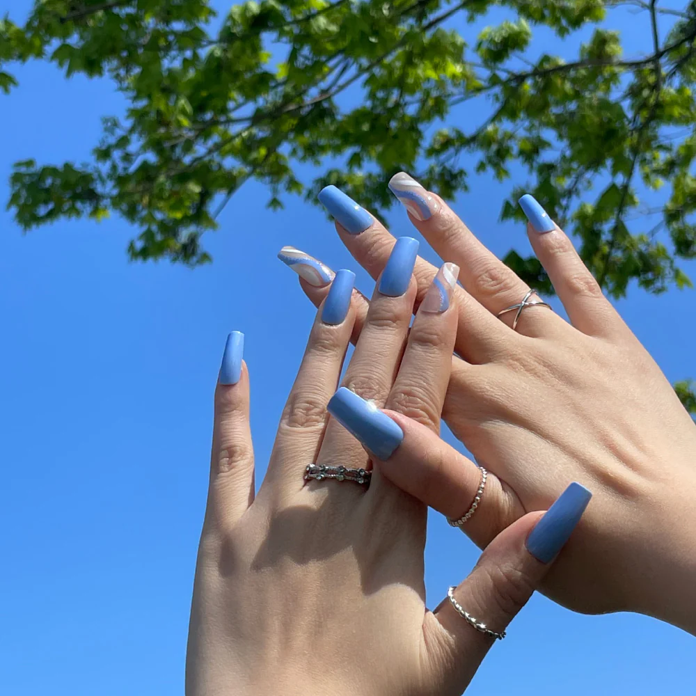 Gold Finger Trendy Nails - Image 2