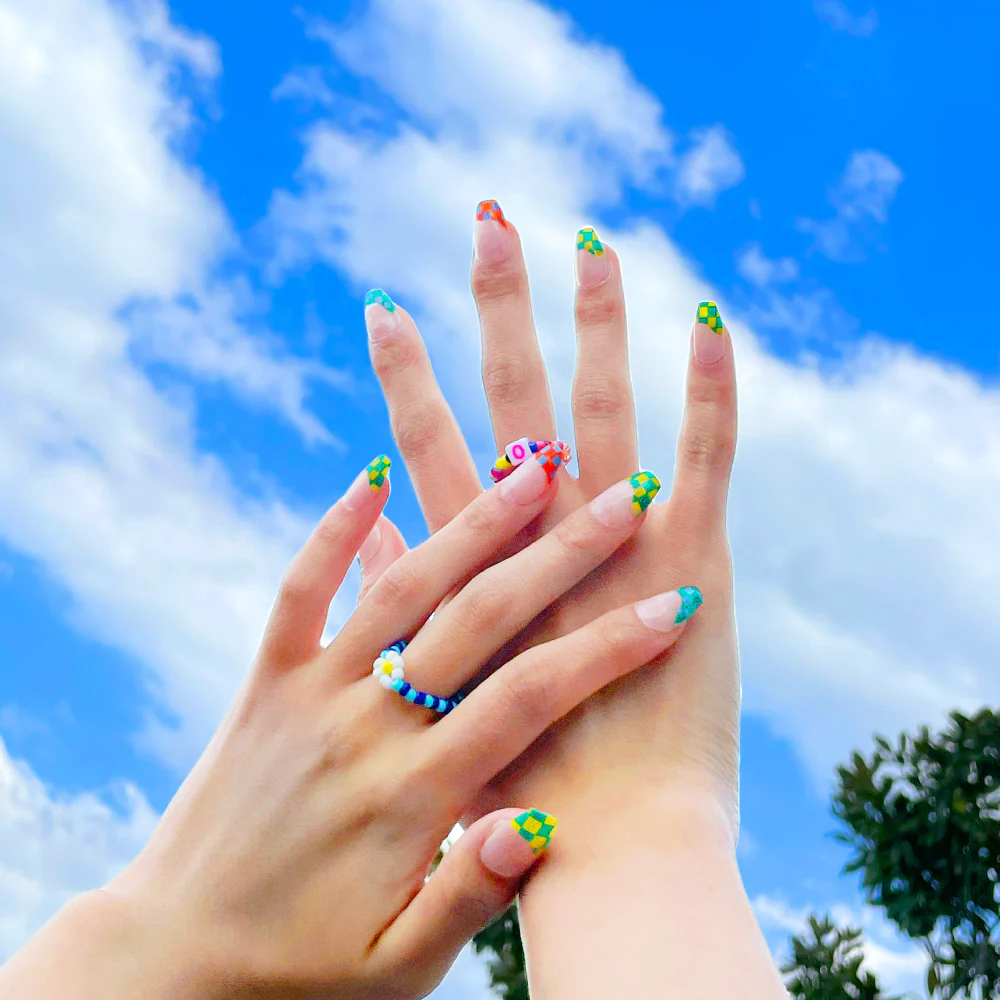 Gold Finger Trendy Nails - Image 2