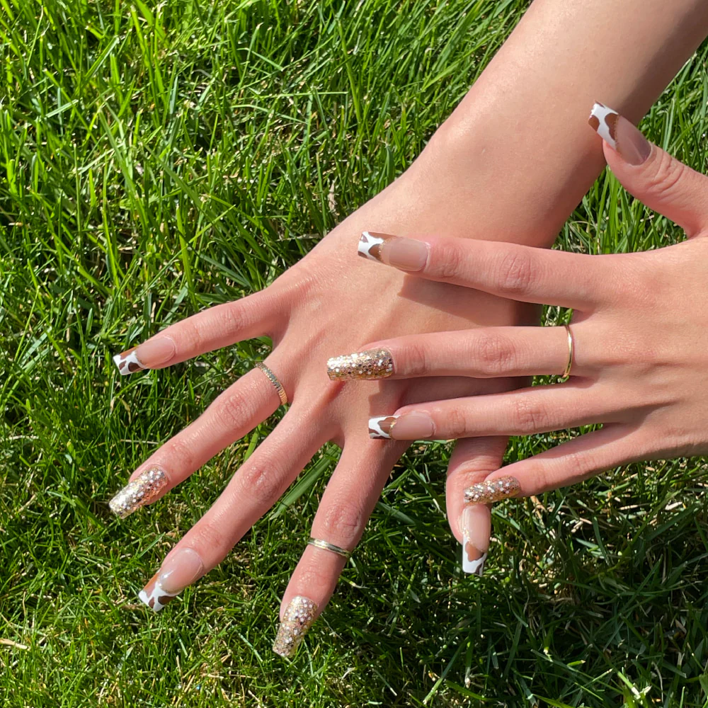 Gold Finger Trendy Nails - Image 2