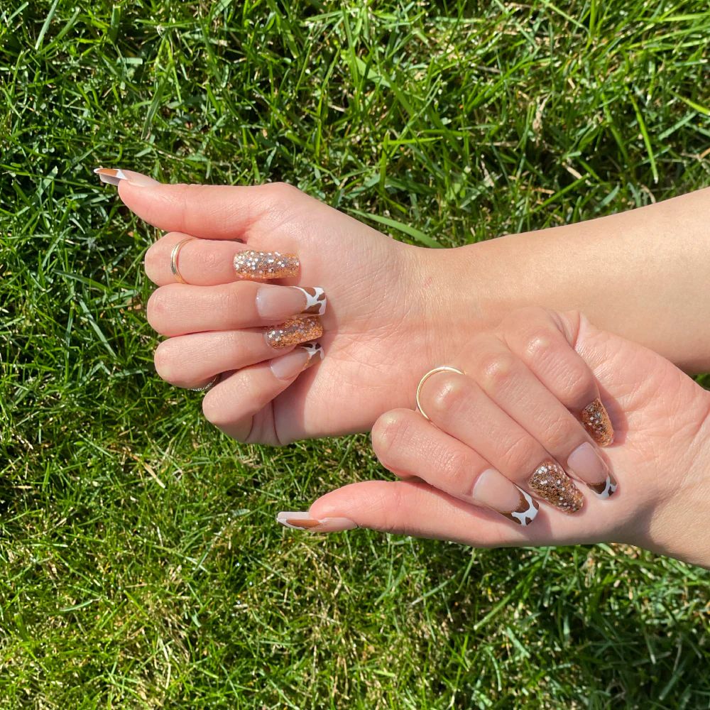 Gold Finger Trendy Nails - Image 3